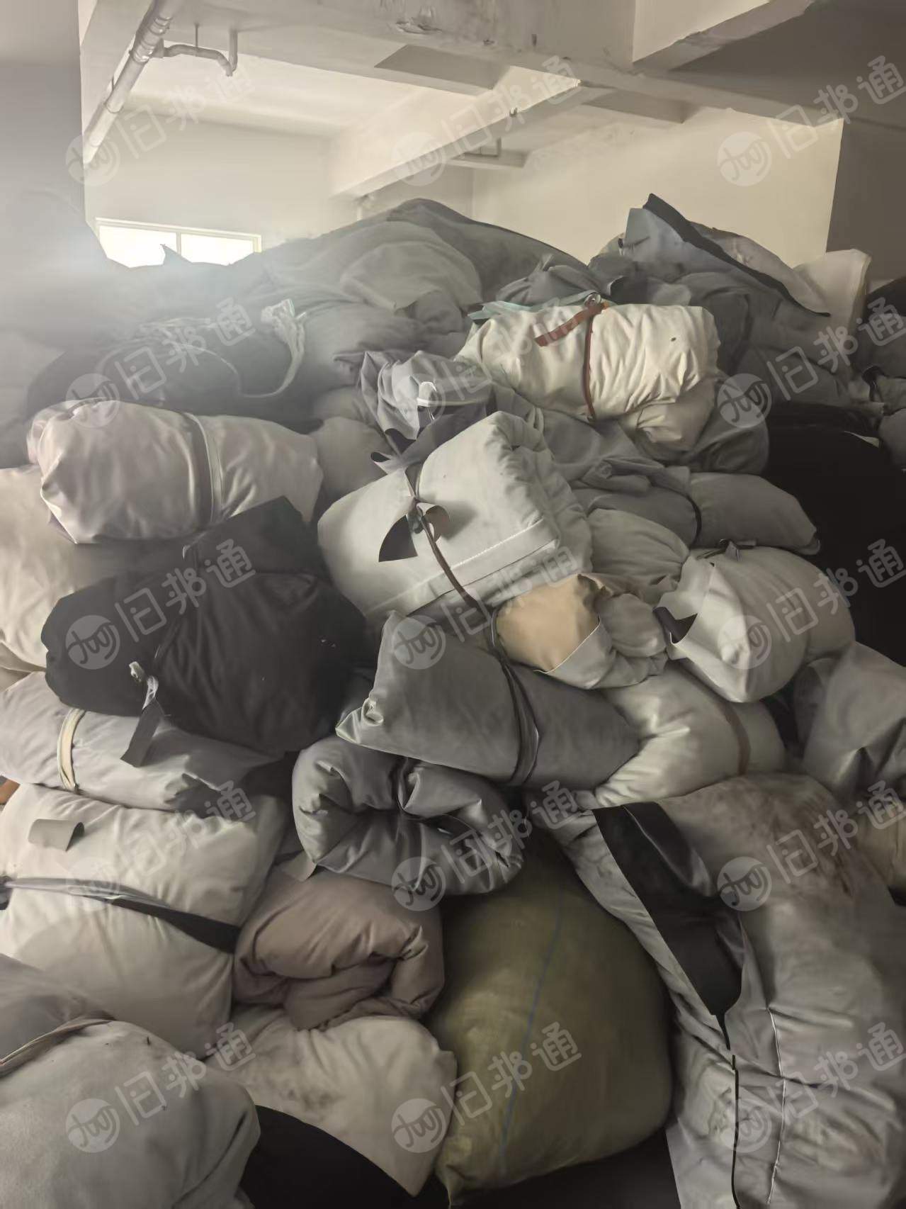 出售PVC革边角料、大块布，PVC人造革，月供100吨