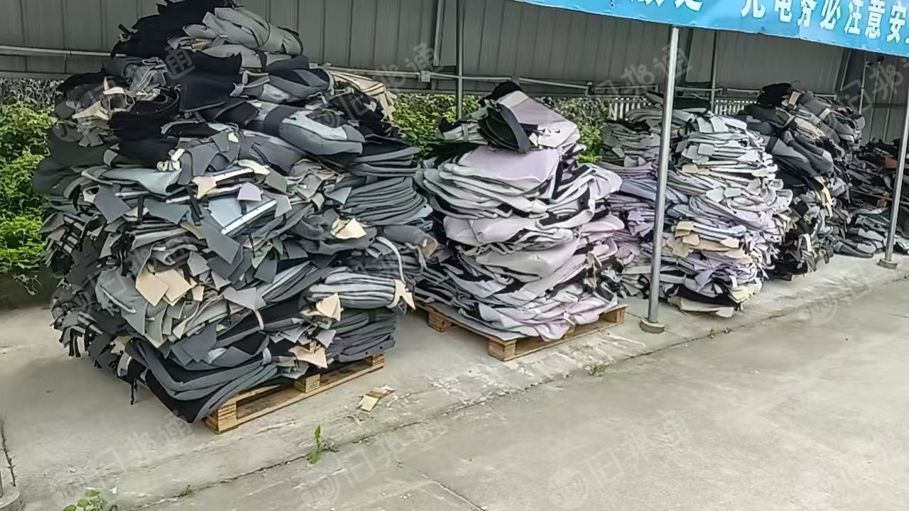 出售PVC海绵革，够9.6一车