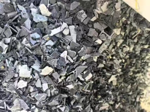 出售pc/abs合金料，一种是带铜螺母的，一种不带铜螺母的，加矿粉和没加矿粉混在一起