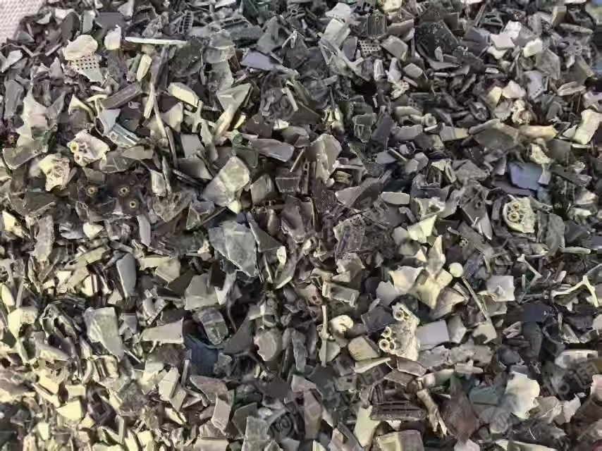 出售pc/abs合金料，一种是带铜螺母的，一种不带铜螺母的，加矿粉和没加矿粉混在一起