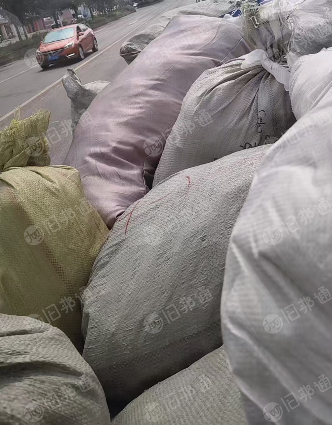 长期出售涤纶窗帘废布，窗帘布，可以造粒，月供二十吨左右，货在湖北襄阳