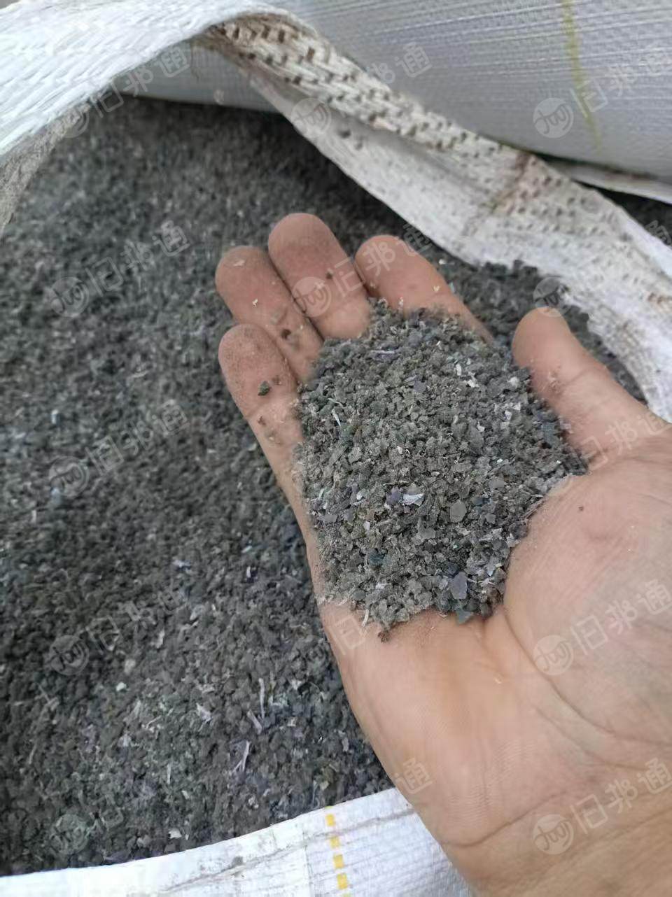 出售中性PVC铝材膜破碎料，每月有130吨