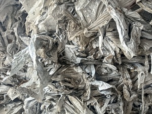 出售PET镀铝膜，表层有牛皮纸已洗掉，现货15吨