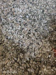 出售铝塑膜废料，白色的含铝70%，铝塑膜破碎料，黄色含铝50%