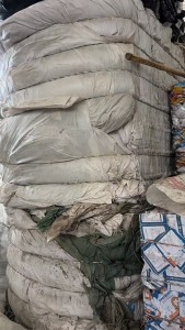长期出售干造编织袋废料，现货14吨左右