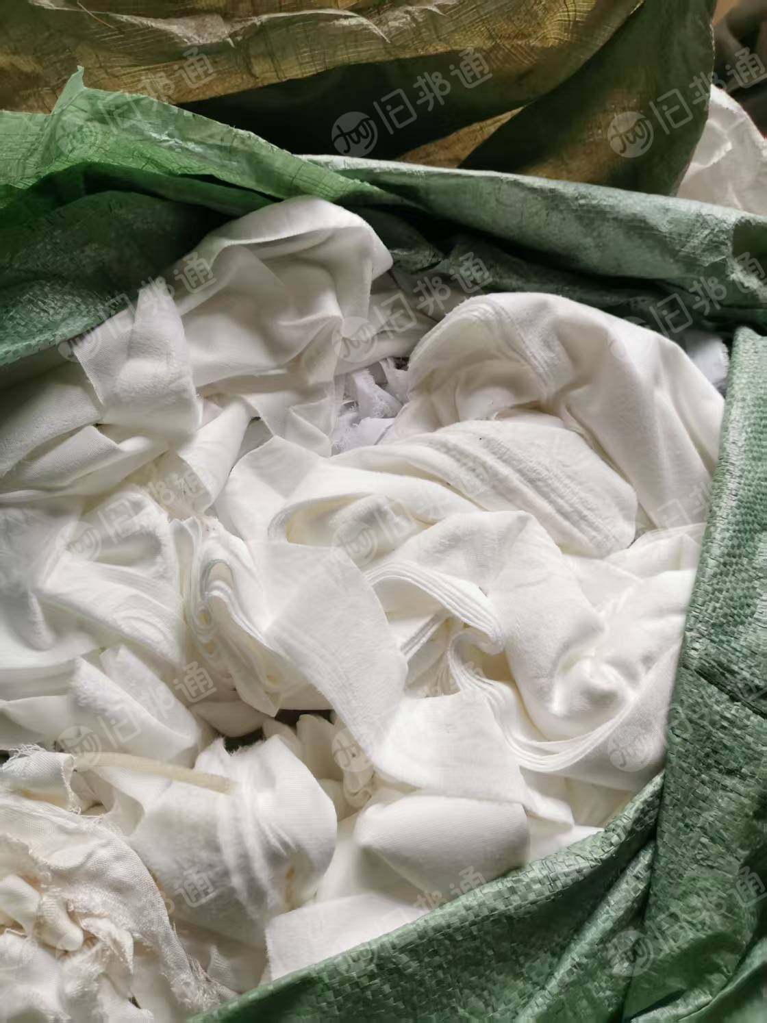 长期出售床垫厂下来的涤纶废布，丝棉下脚料，都有分拣开来