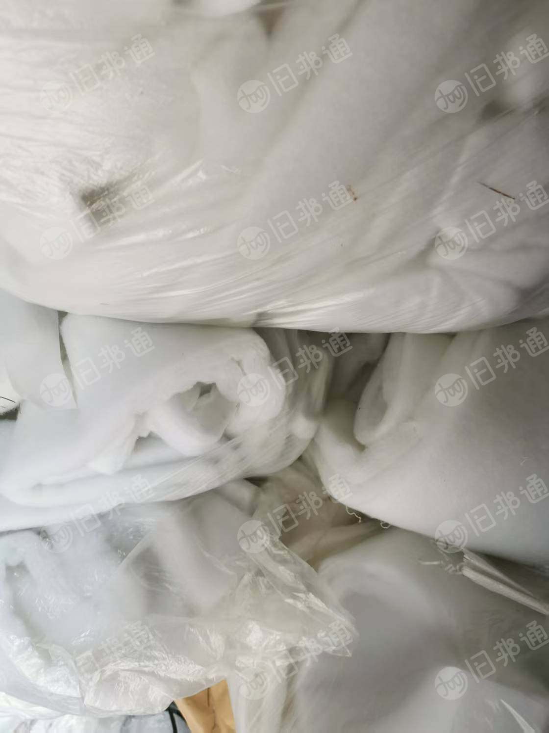长期出售床垫厂下来的涤纶废布，丝棉下脚料，都有分拣开来