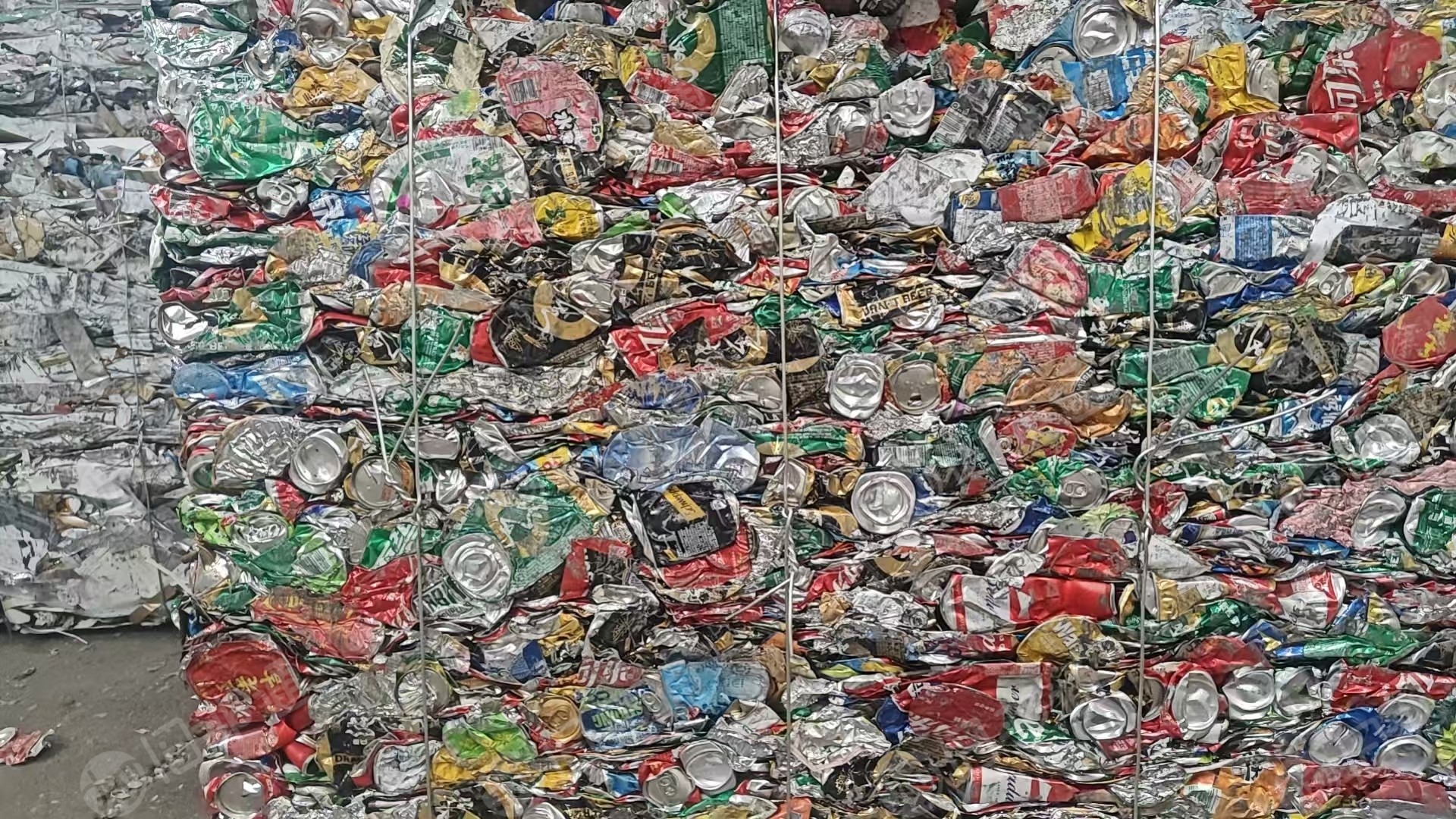 出售铝易拉罐压块，现货够挂车