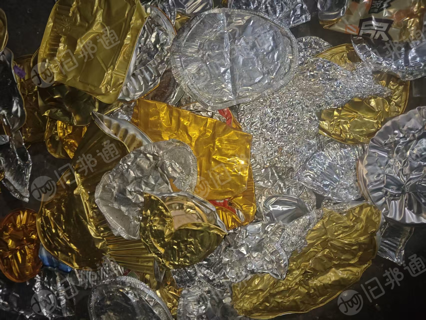 出售易拉罐里挑出来的铝餐盒，风吹磁选的可压包，月供十几吨