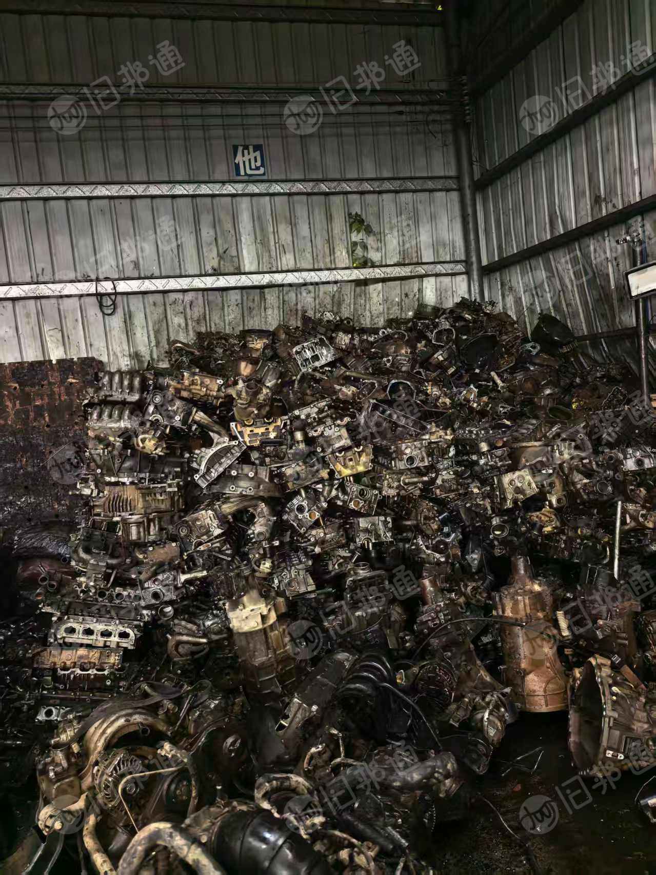 长期出售发动机铝，现货200吨