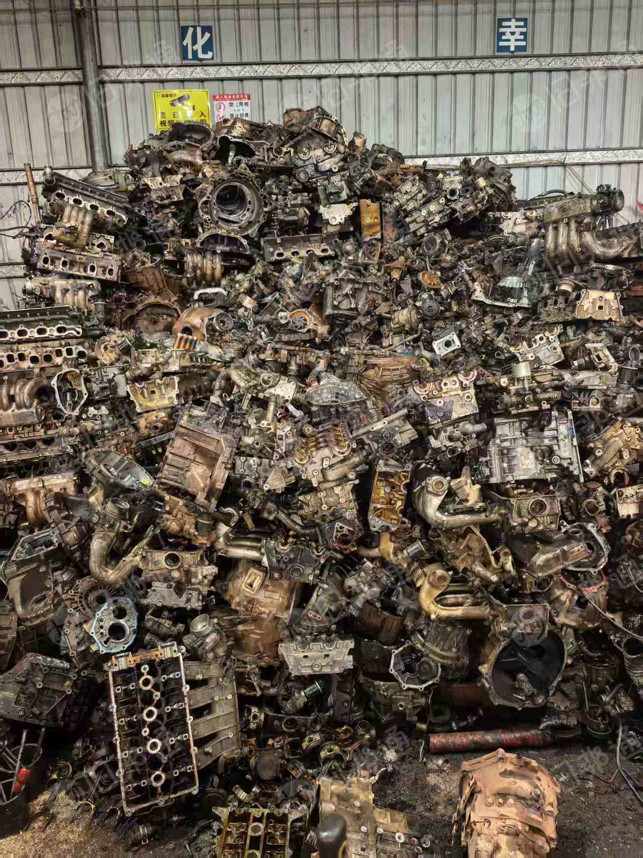 长期出售发动机铝，现货200吨