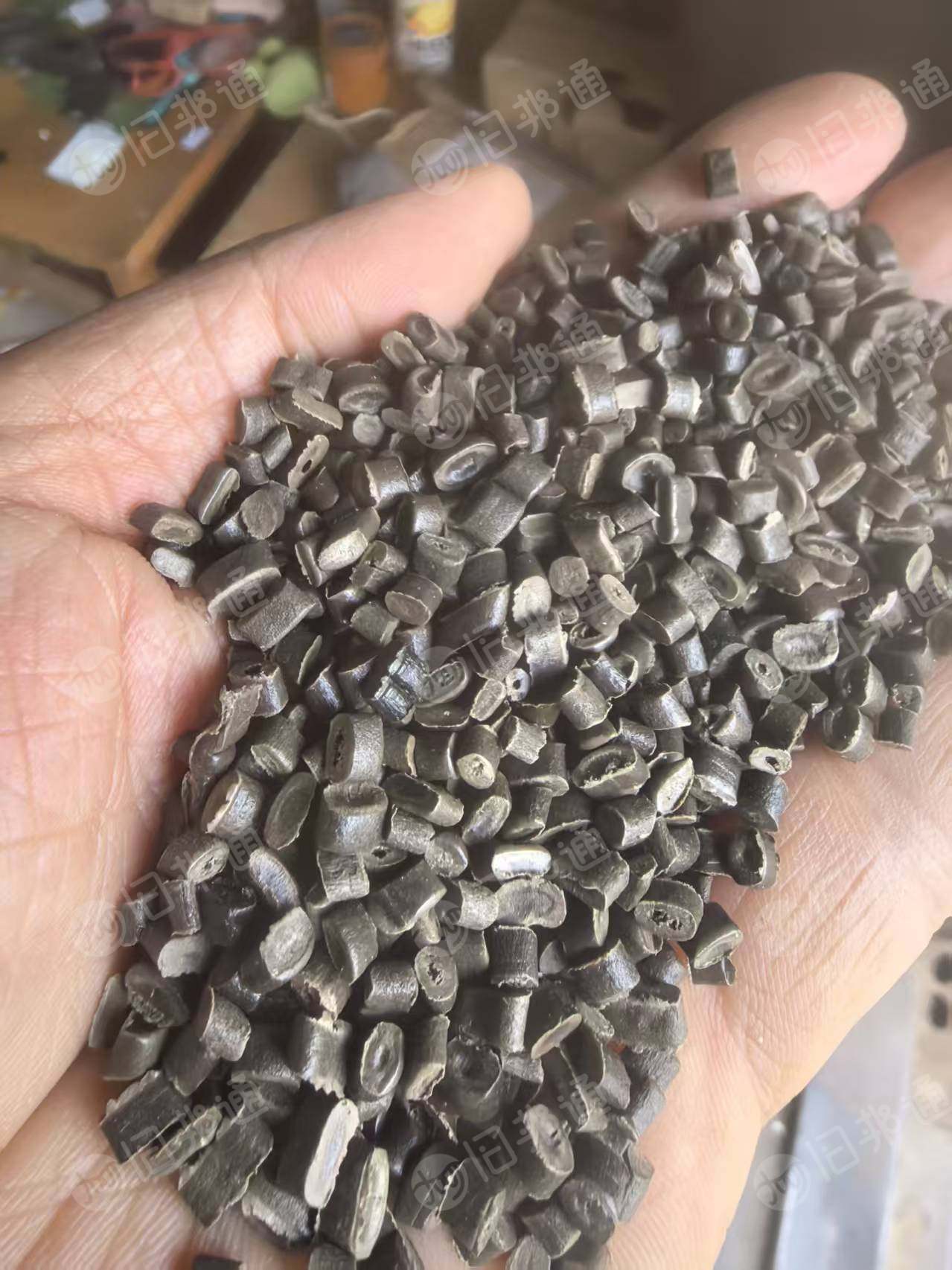 常年大量出售咖啡色PP/PE复合颗粒;比重轻,可注塑、改性、挤出、压板等可安批发价出2000+
