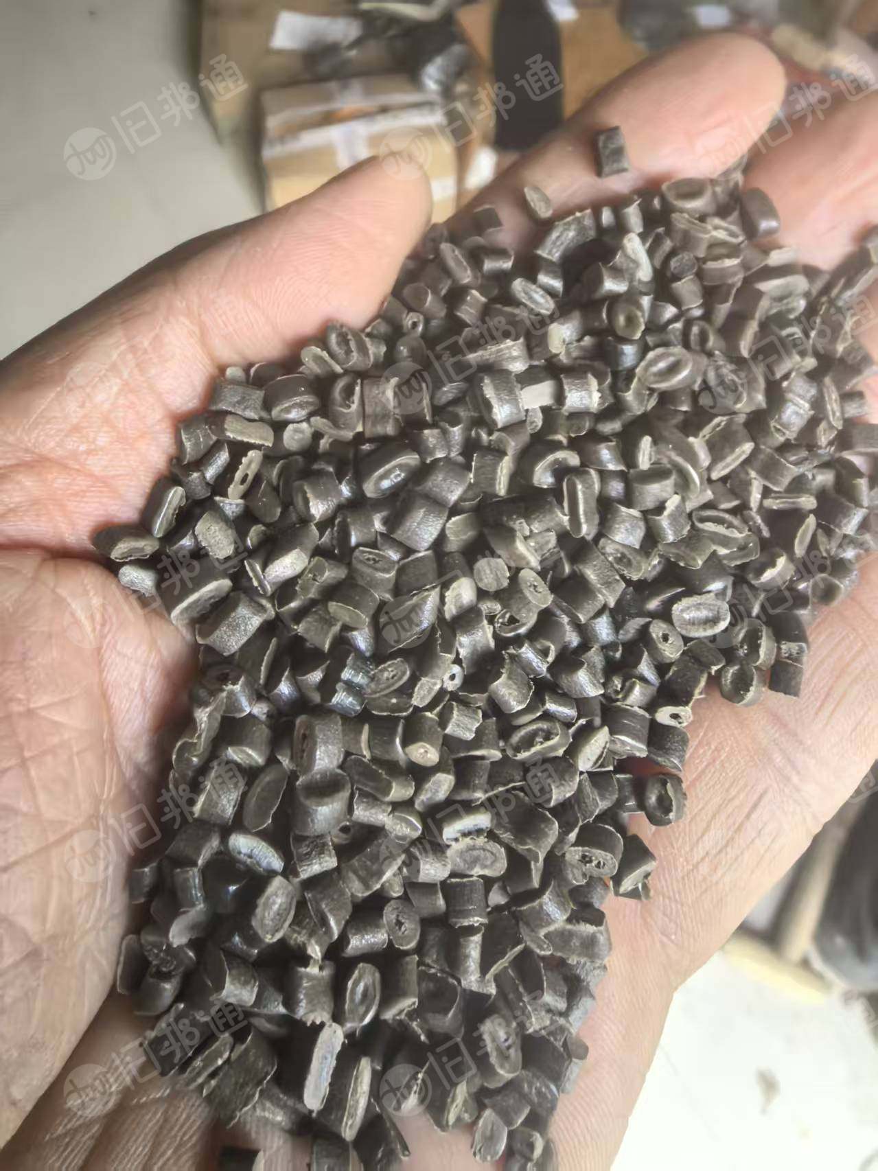 常年大量出售咖啡色PP/PE复合颗粒；比重轻，可注塑、改性、挤出、压板等可安批发价出2000+