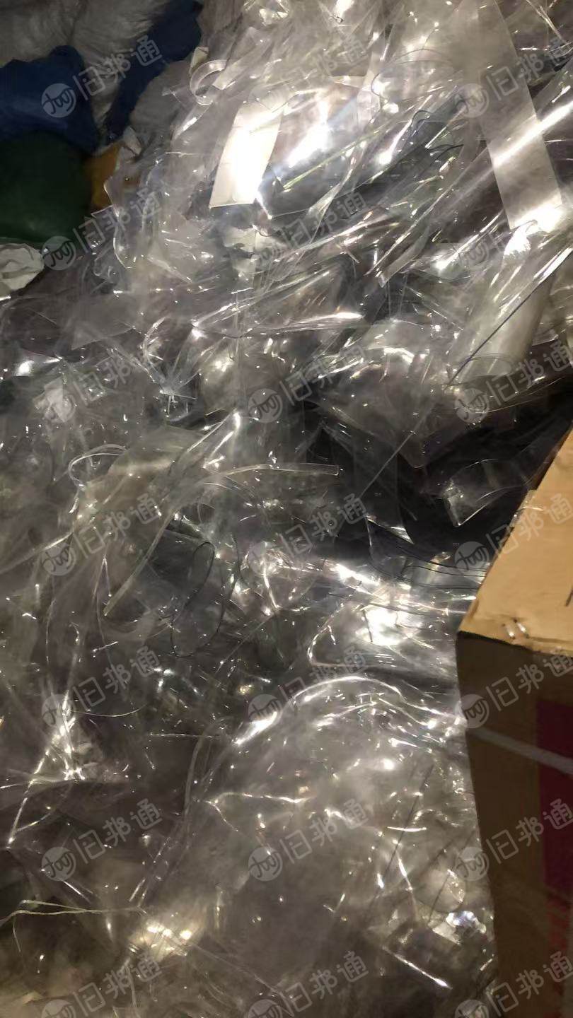 出售PVC门帘边料,新料和旧料两种,现货15吨