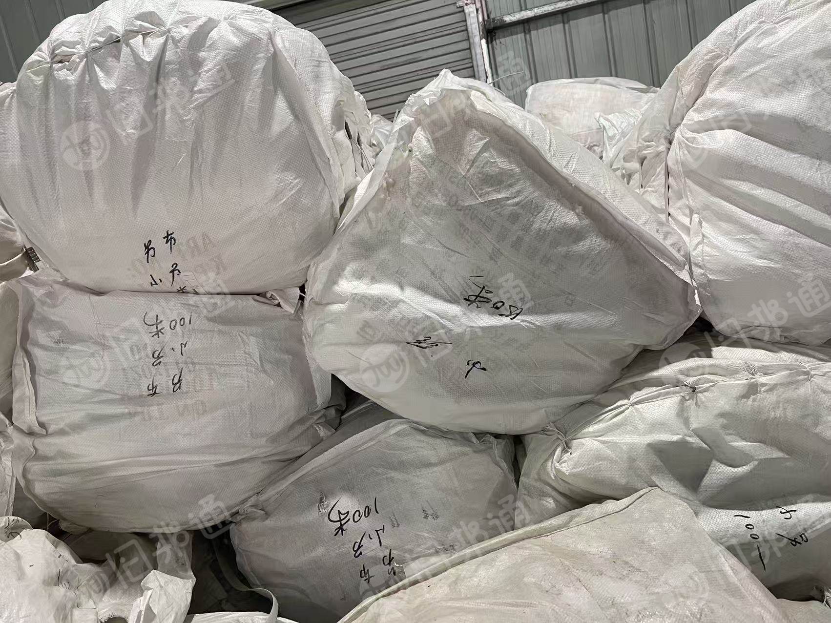 长期出售纺织厂布头，废布，有棉的，涤棉的，含棉50，统货出，现货20吨