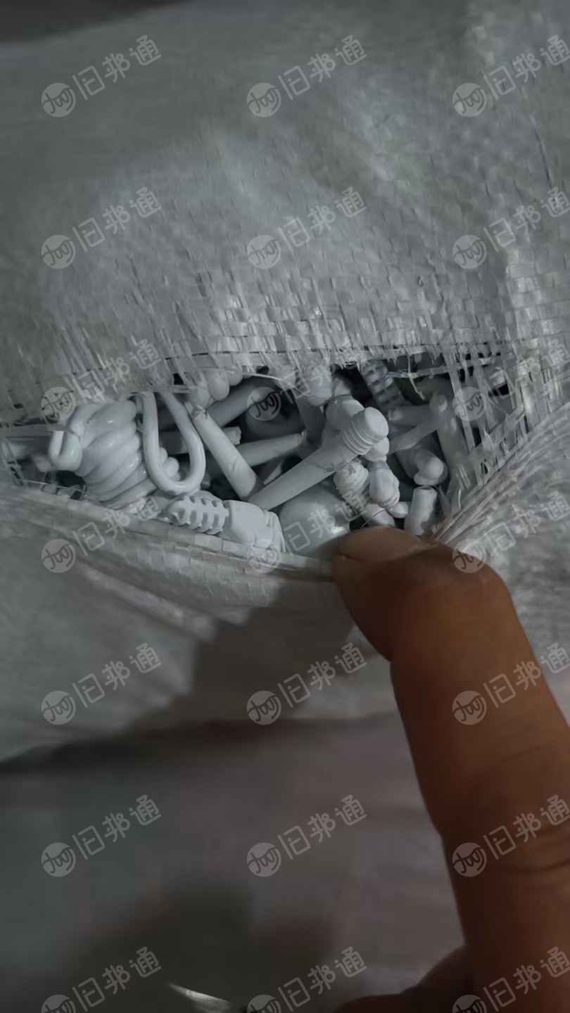 出售软质PVC水口料,做插头下来,颜色统货出,现货十几吨