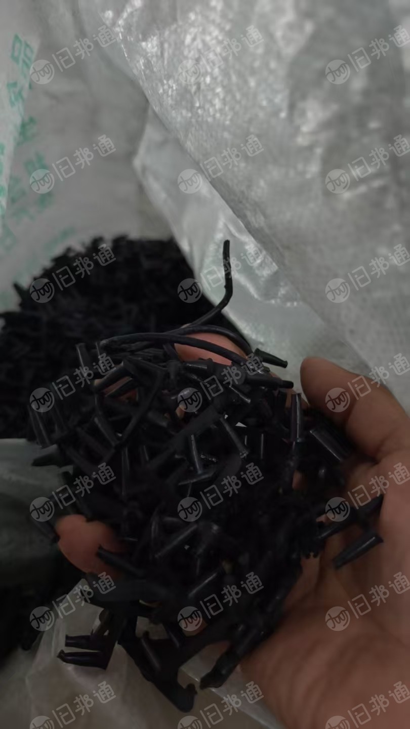 出售软质PVC水口料，做插头下来，颜色统货出，现货十几吨