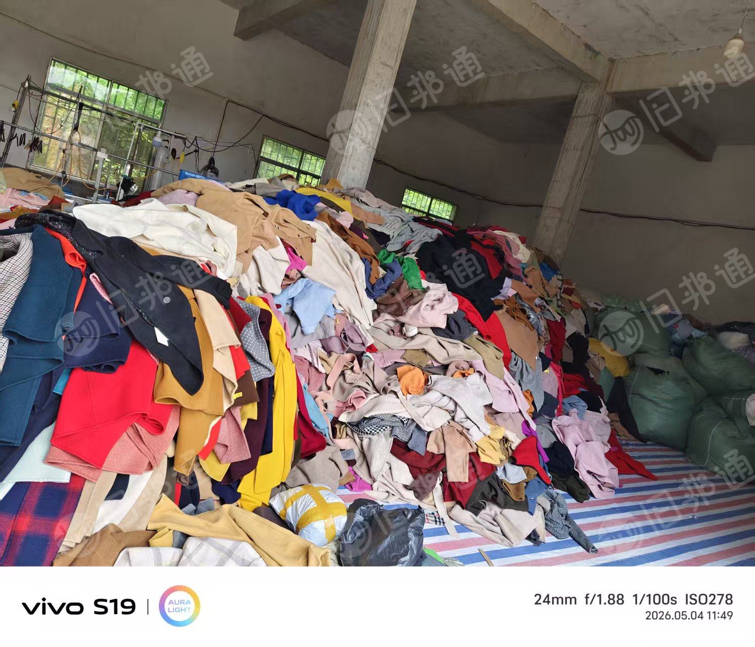 长期出售旧的羊毛大衣，羊绒大衣，含毛量都在70以上，统货卖，现货有20几吨，货在湖南长沙