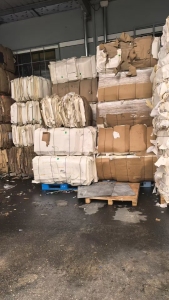 长期出售带膜的白卡纸废料，都是大张五六十公分