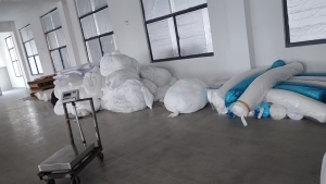 长期出售纺织厂下来的涤纶废布，涤纶废丝，涤氨废布等，厂在福建福州