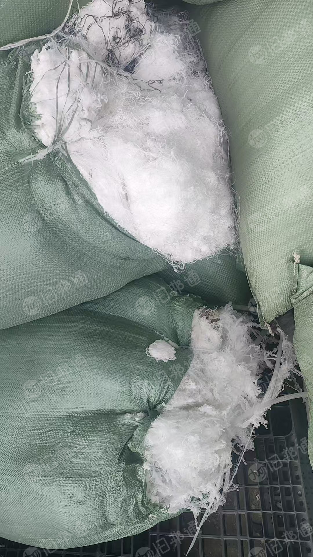 长期出售烫画厂下来的白色poy废丝，涤纶废丝，涤纶干丝，月供100吨