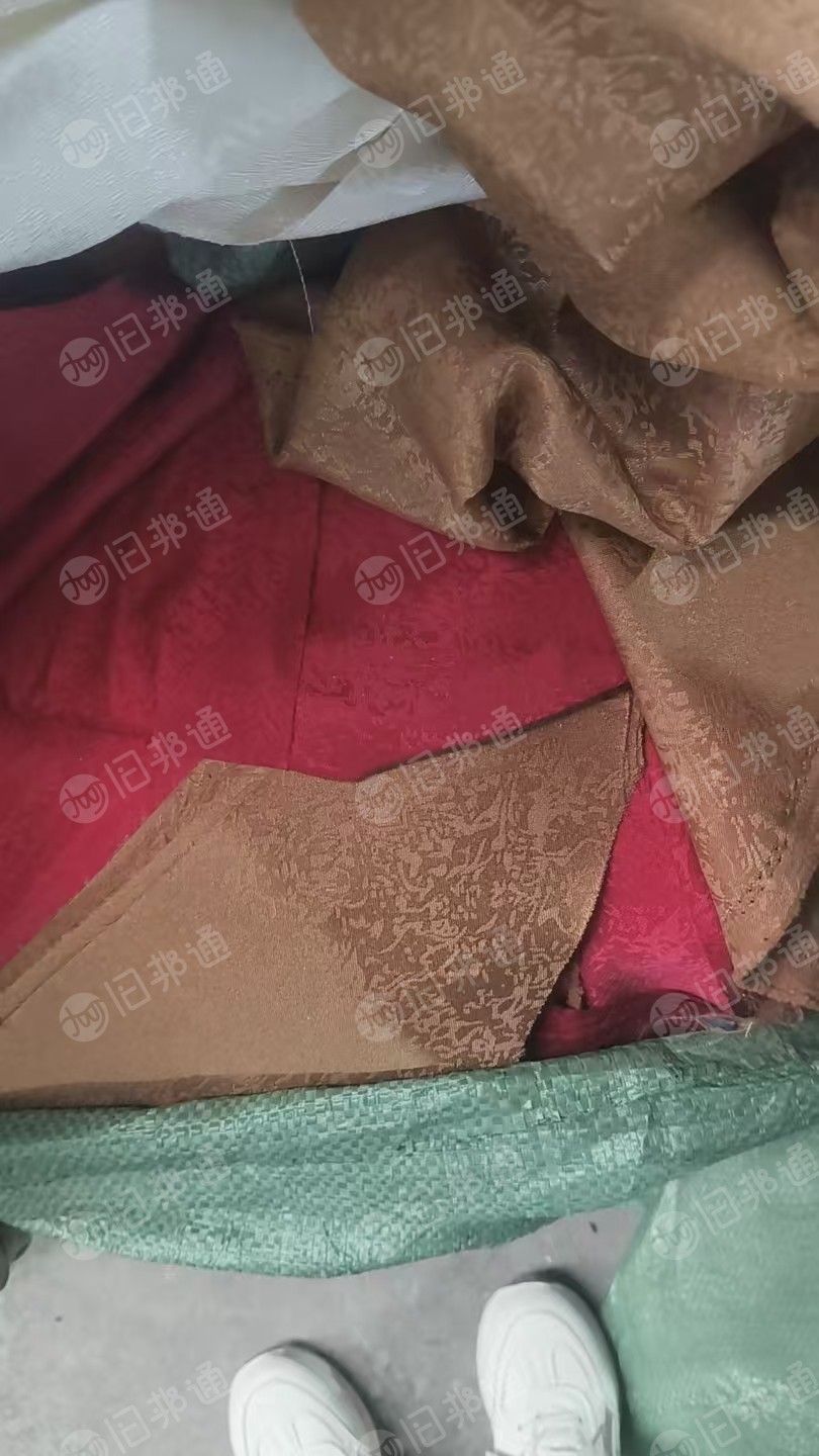 长期大量出售做椅套桌布下来的浅色深色涤纶废布，涤纶下脚料，有分拣开
