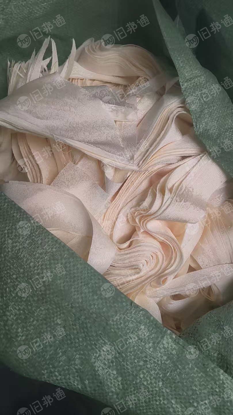 长期大量出售做椅套桌布下来的浅色深色涤纶废布，涤纶下脚料，有分拣开