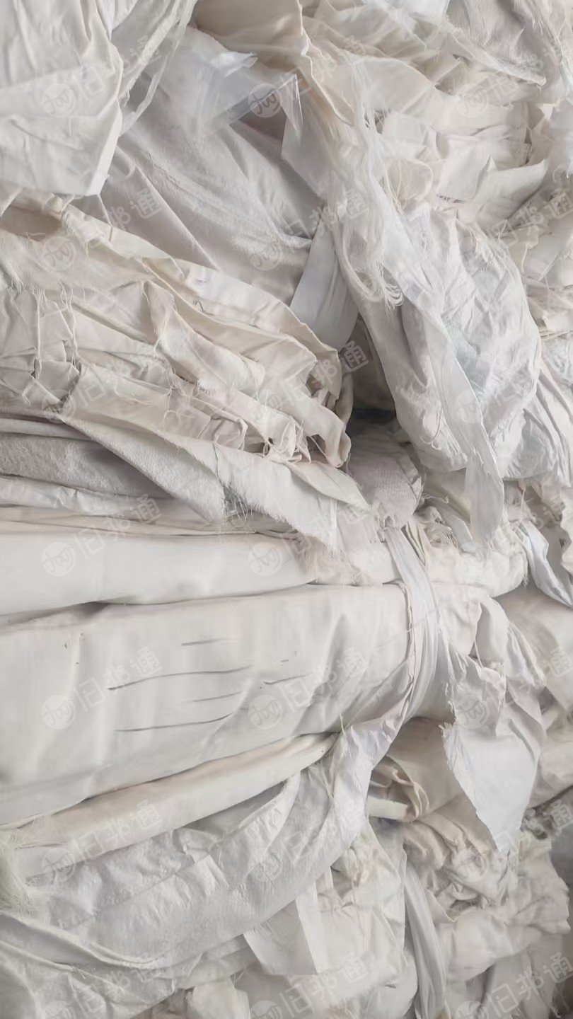 长期出售白色纯棉废布，床单厂下来的，有本白，也有漂白，现货30吨，货在天津