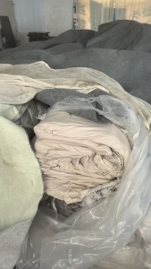 长期出售做出口杂色的涤棉床品布，涤棉库存布，含棉50，现货7吨，在山东潍坊。