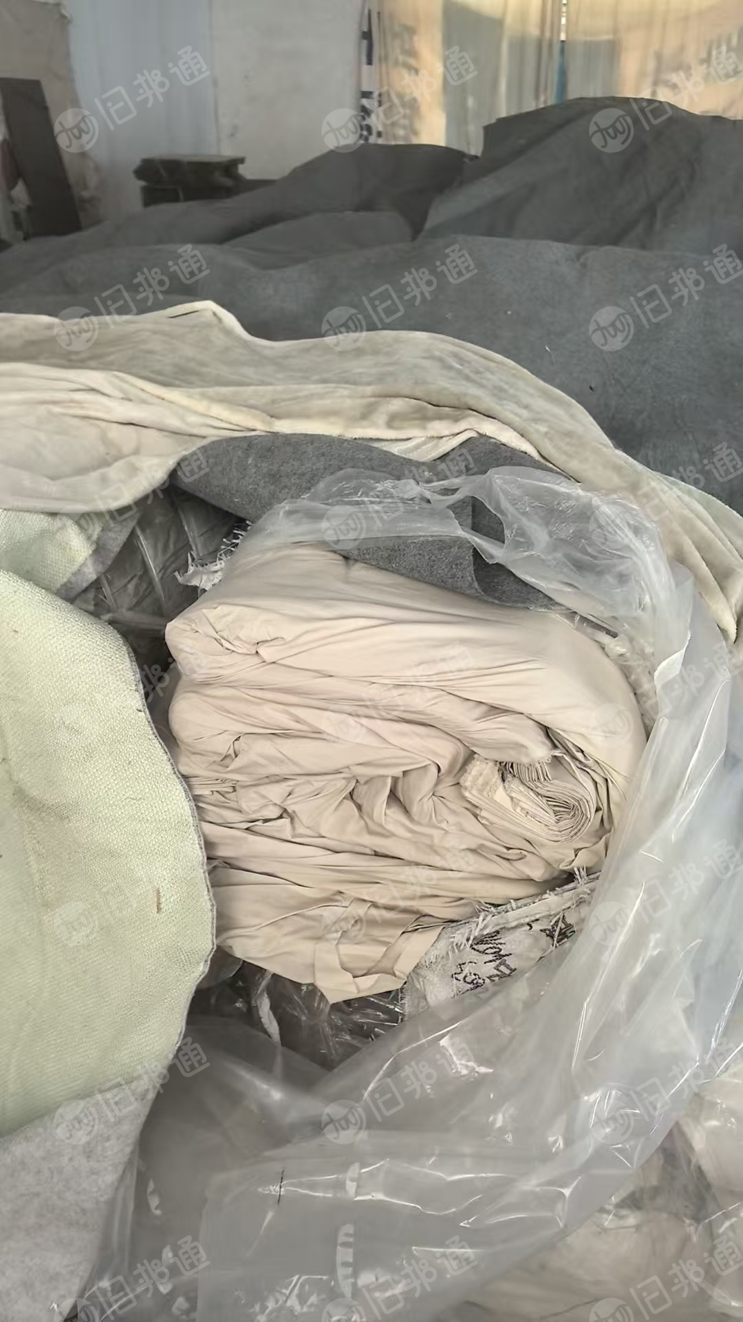 长期出售做出口杂色的涤棉床品布，涤棉库存布，含棉50，现货7吨，在山东潍坊。
