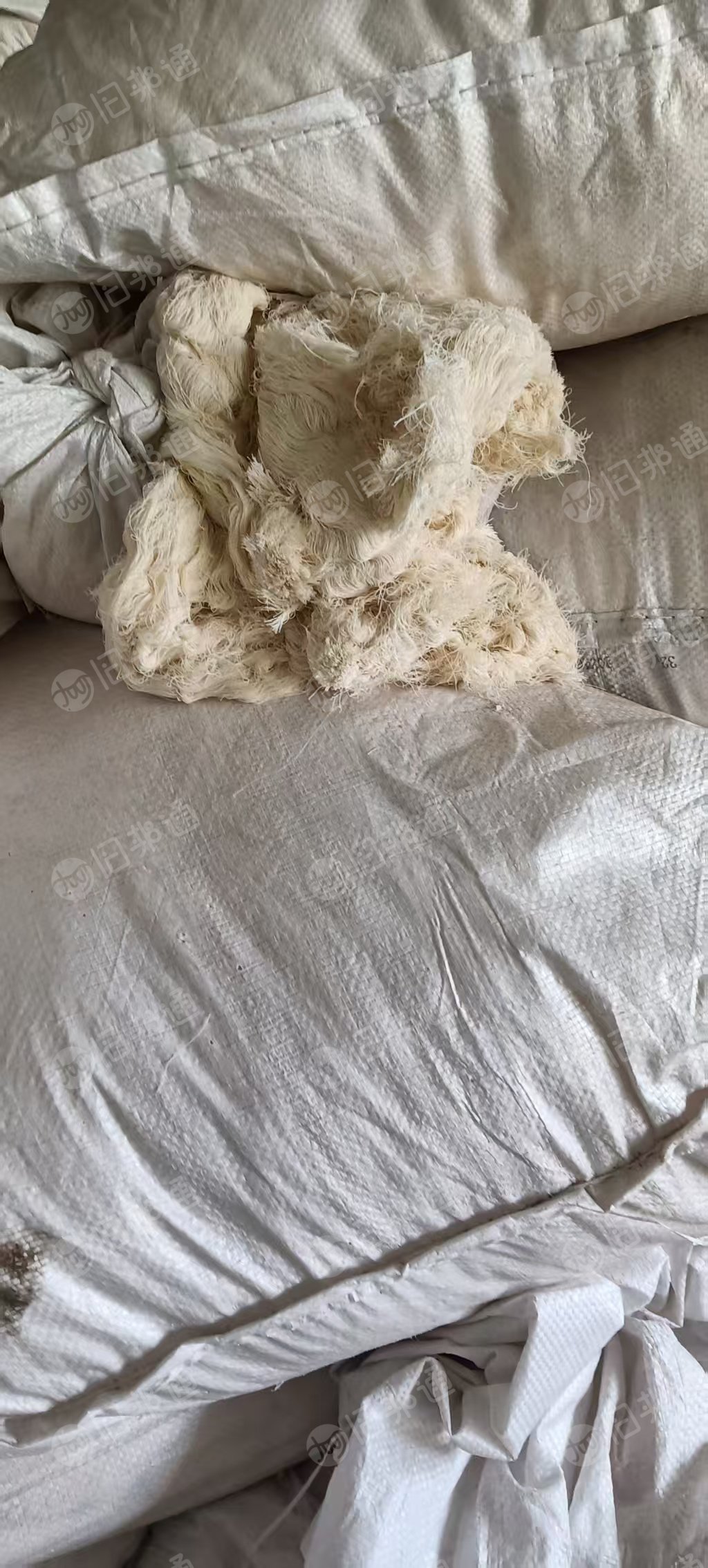 长期出售气流纺下来的涤棉废纱，擦机纱，含棉40左右，现货有十几吨，货在山东潍坊