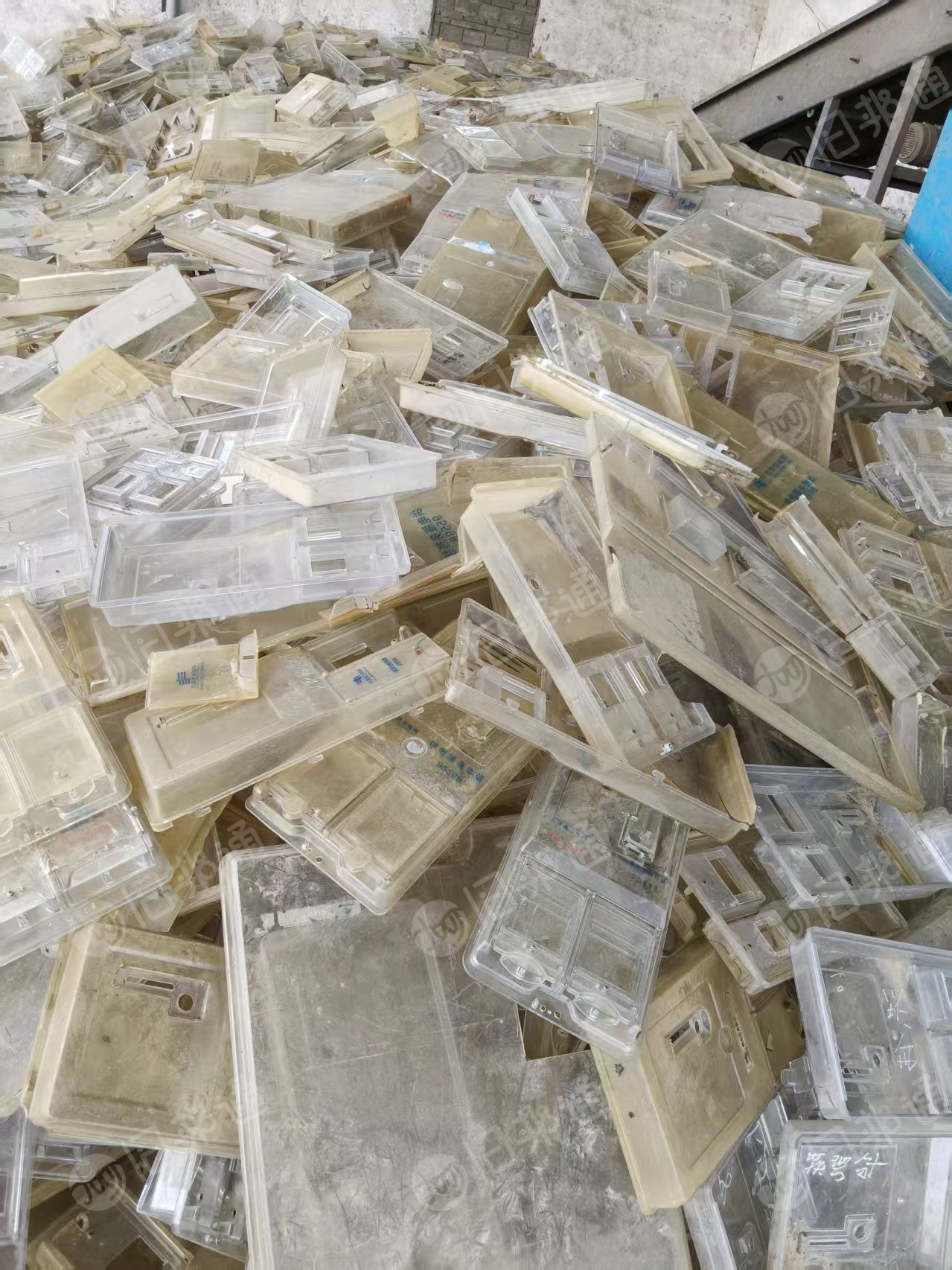 出售PC聚碳（电表壳）破碎料，现货一挂