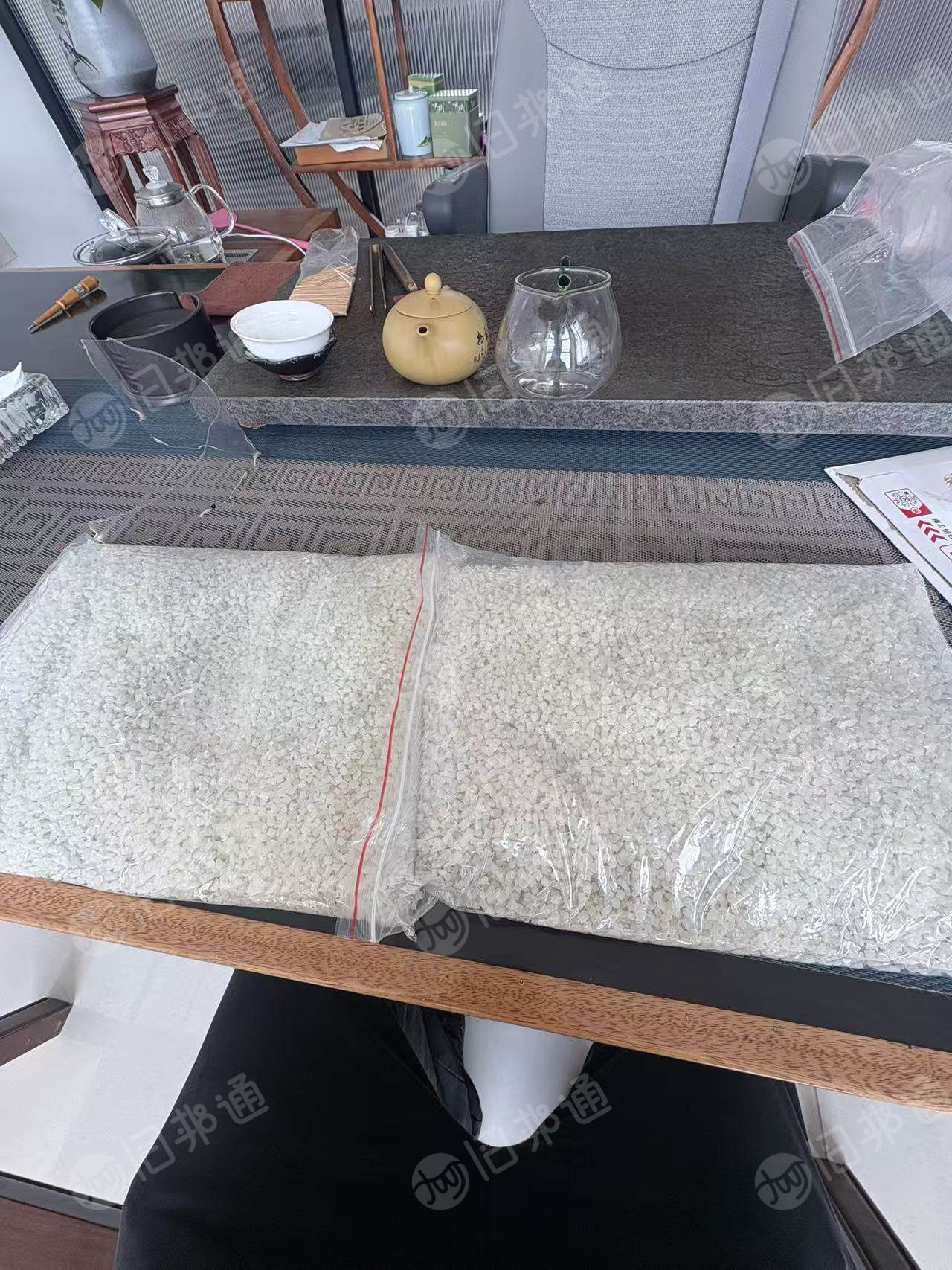 长期出售pet膜颗粒，过120目，粘度0.58左右，白色蓝色透明都有