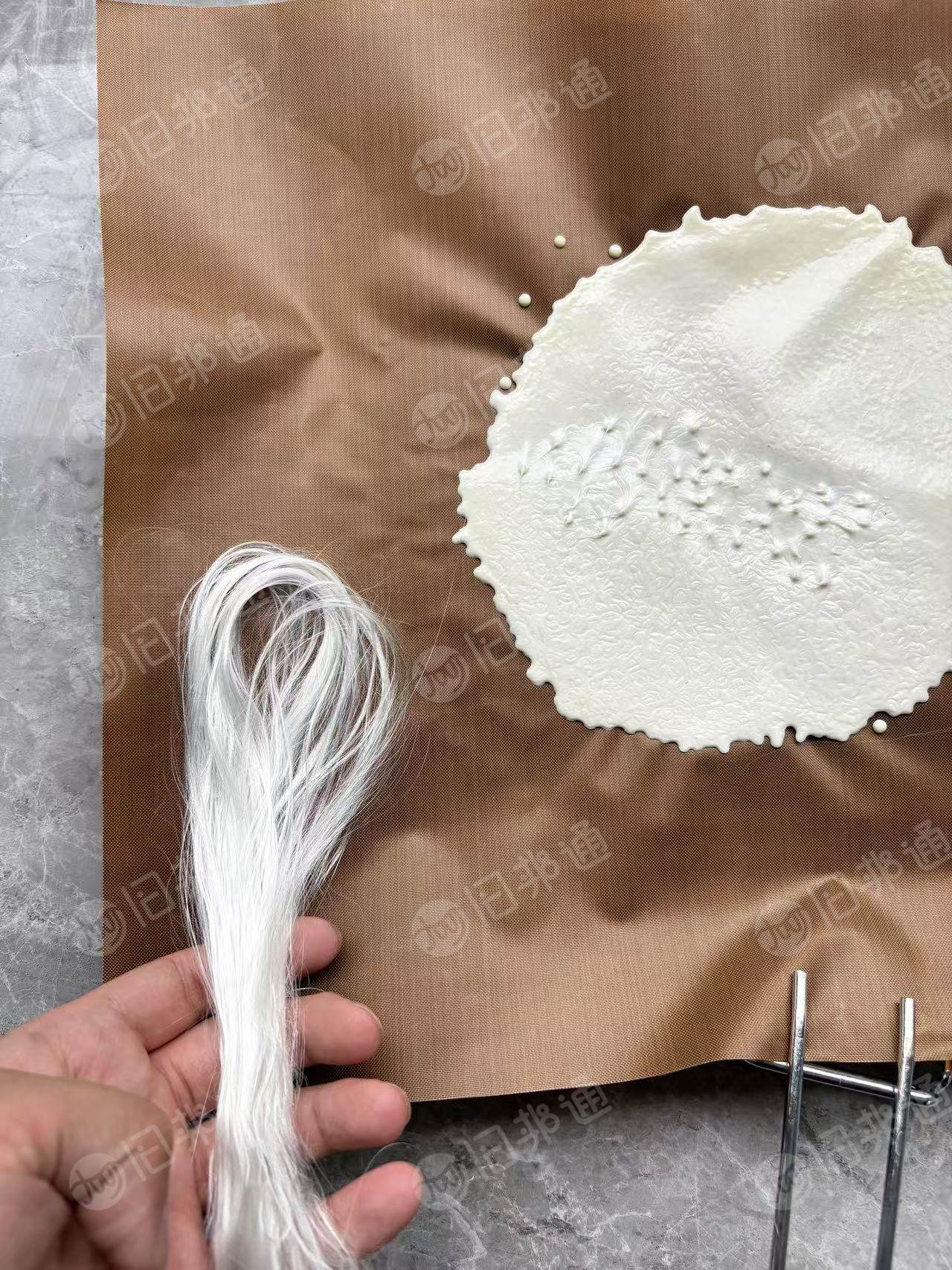长期出售pet膜颗粒，过120目，粘度0.58左右，白色蓝色透明都有