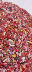 出售分色丙破碎料，红黄丙破碎料，蓝绿丙破碎料，2个6米水池