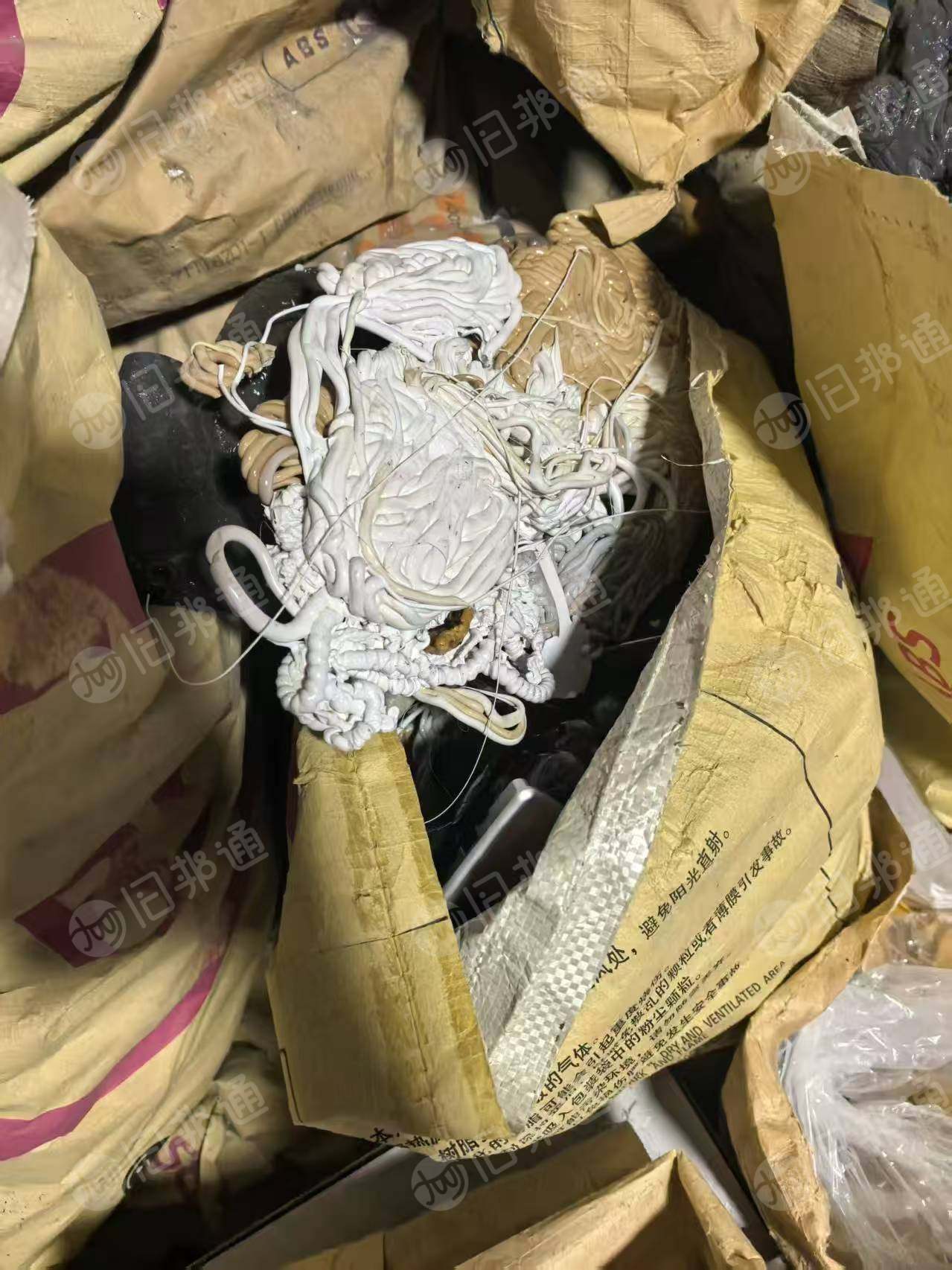 出售注塑厂下来的机头料,pc颗粒和ABS颗粒