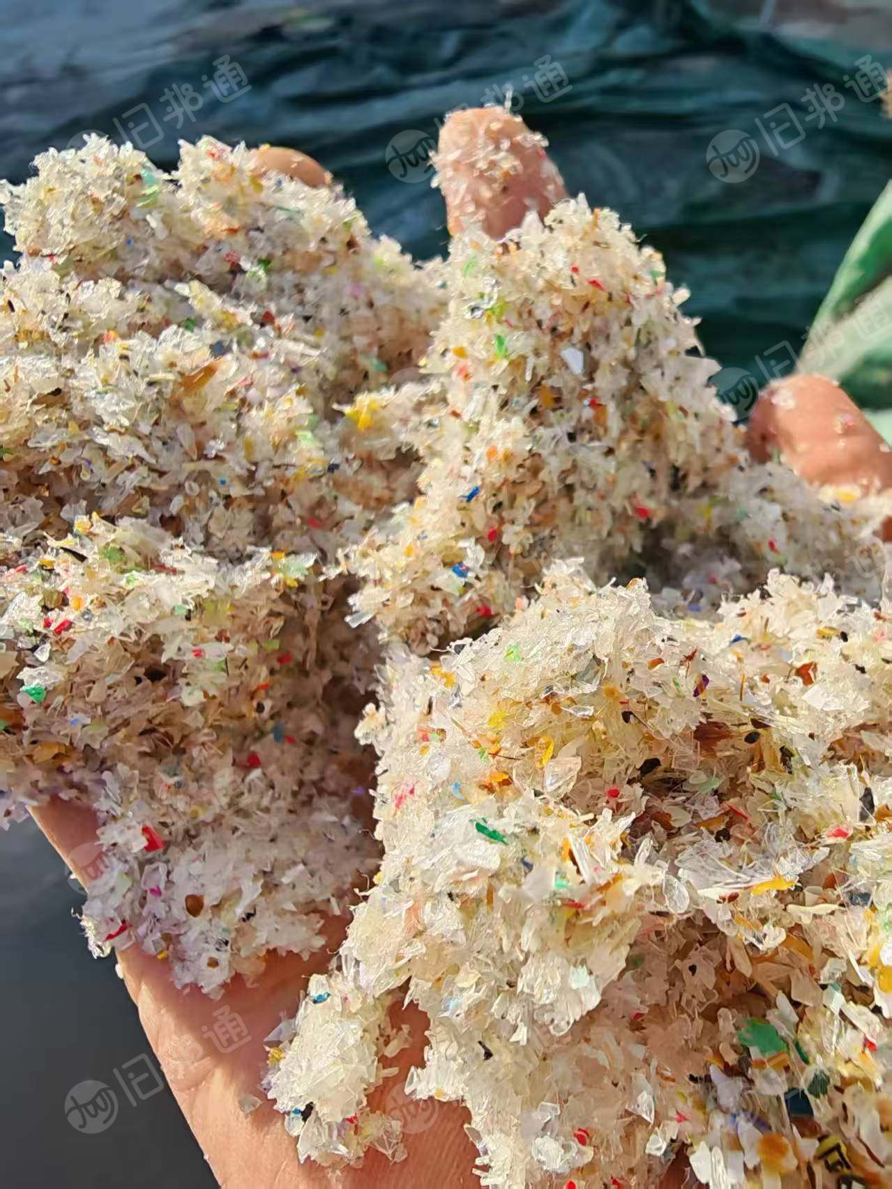 出售破碎下来的塑料渣，PET占80%左右