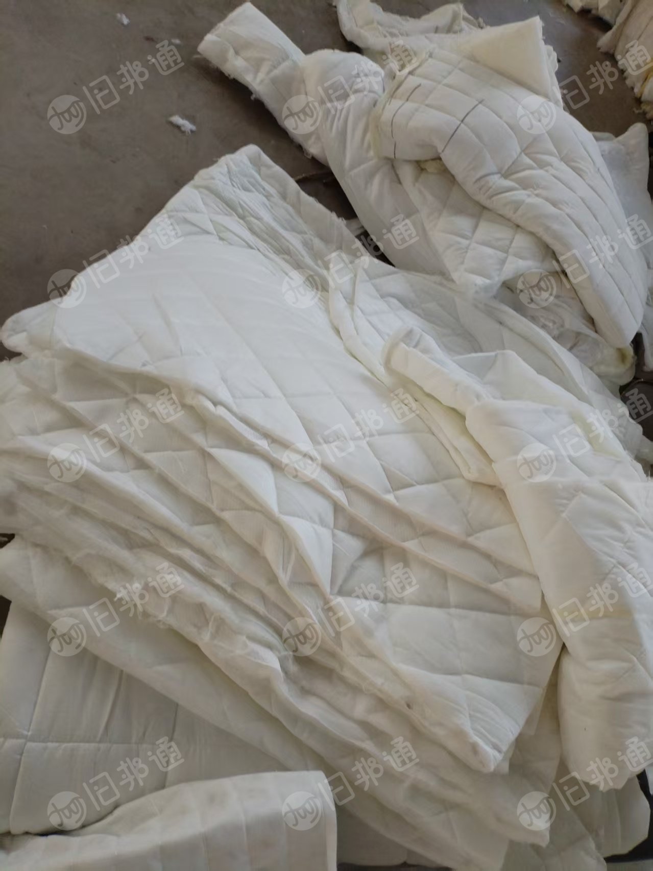 长期出售绗棉下脚料，都是大块的，一层布一层丝棉一层海绵一层无纺布，每个月6米8一车