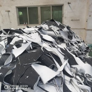 地毯厂家长期出售地毯边角料，涤纶材质，也有仿羊绒地毯，天鹅绒地毯，现货有七八吨，货在广东佛山