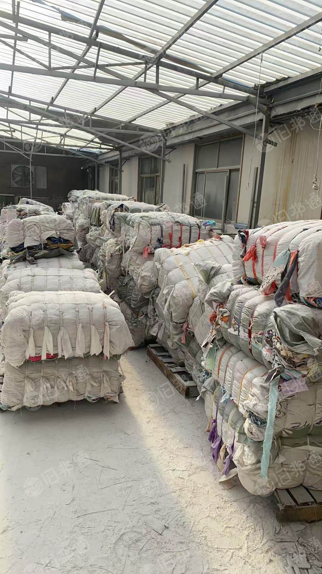 厂家长期出售家纺布边角料，全涤磨毛印花布边角料，涤纶废布，现货有7吨左右，货在山东日照