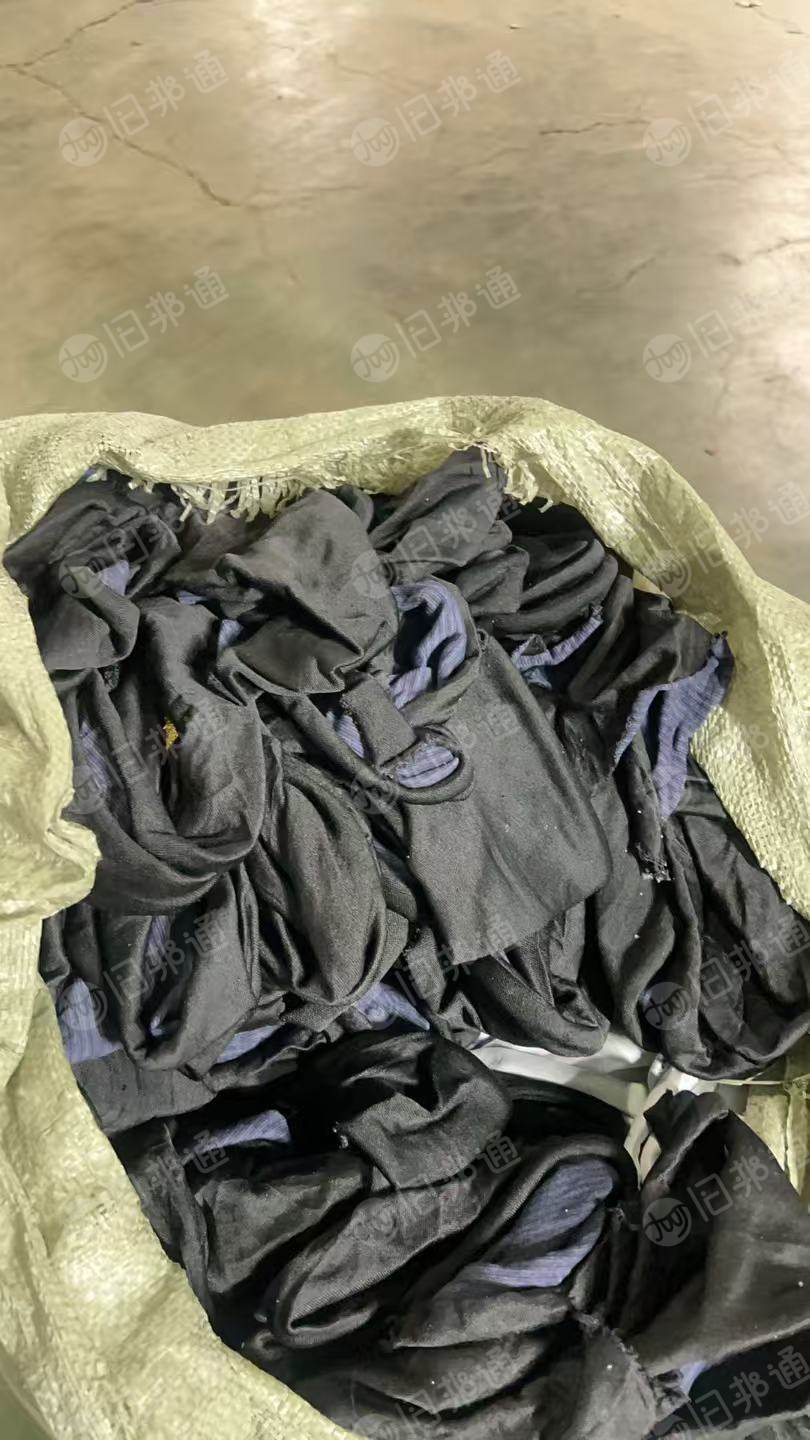 长期出售染厂下来的涤纶废布，涤纶造粒布，有黑色跟白色，没有水分，现货够4.2米一车，货在浙江金华