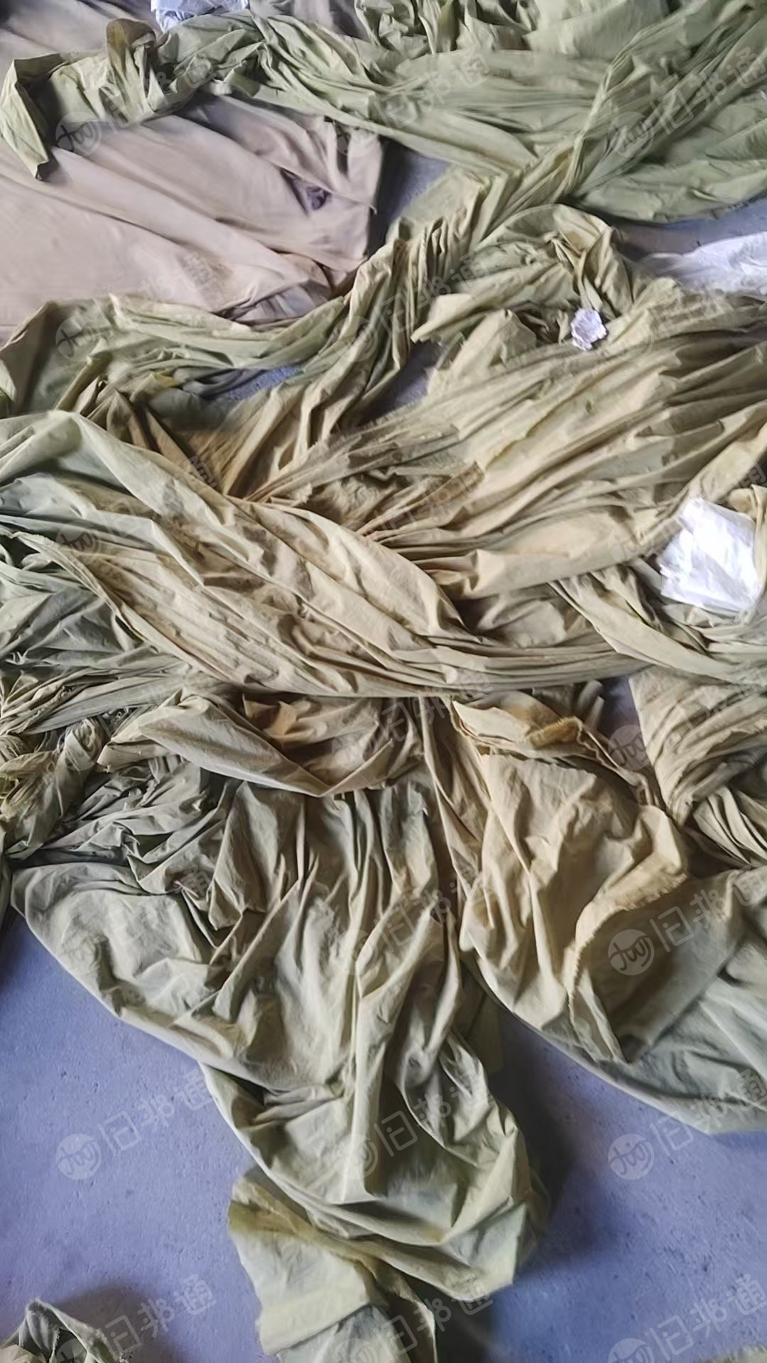 长期出售做裤子下来的锦氨废布，尼龙废布，月供五六十吨，货在浙江湖州