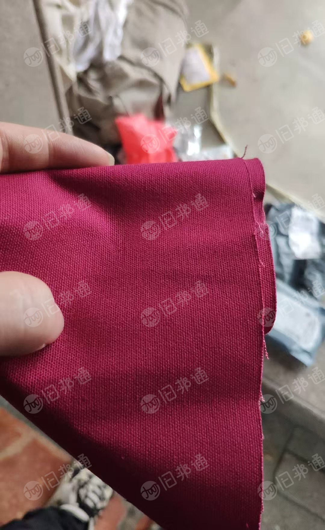 长期出售红色纯棉帆布,纯棉库存布,库存布,1.15米宽,克重390,现货有八千多米,货在广东普宁