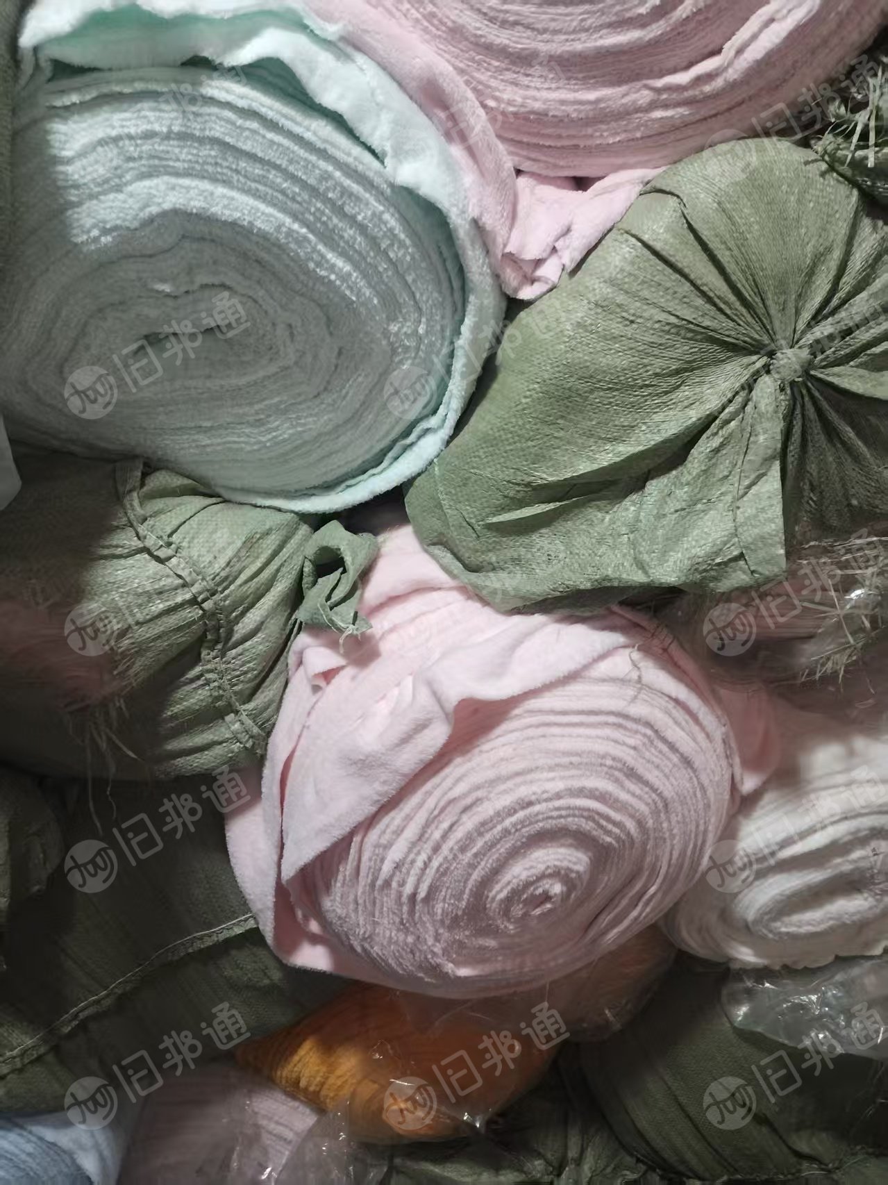 长期出售库存绒布，单面绒，法兰绒，不倒绒，库存布，纯色跟印花都有，货在山东青岛