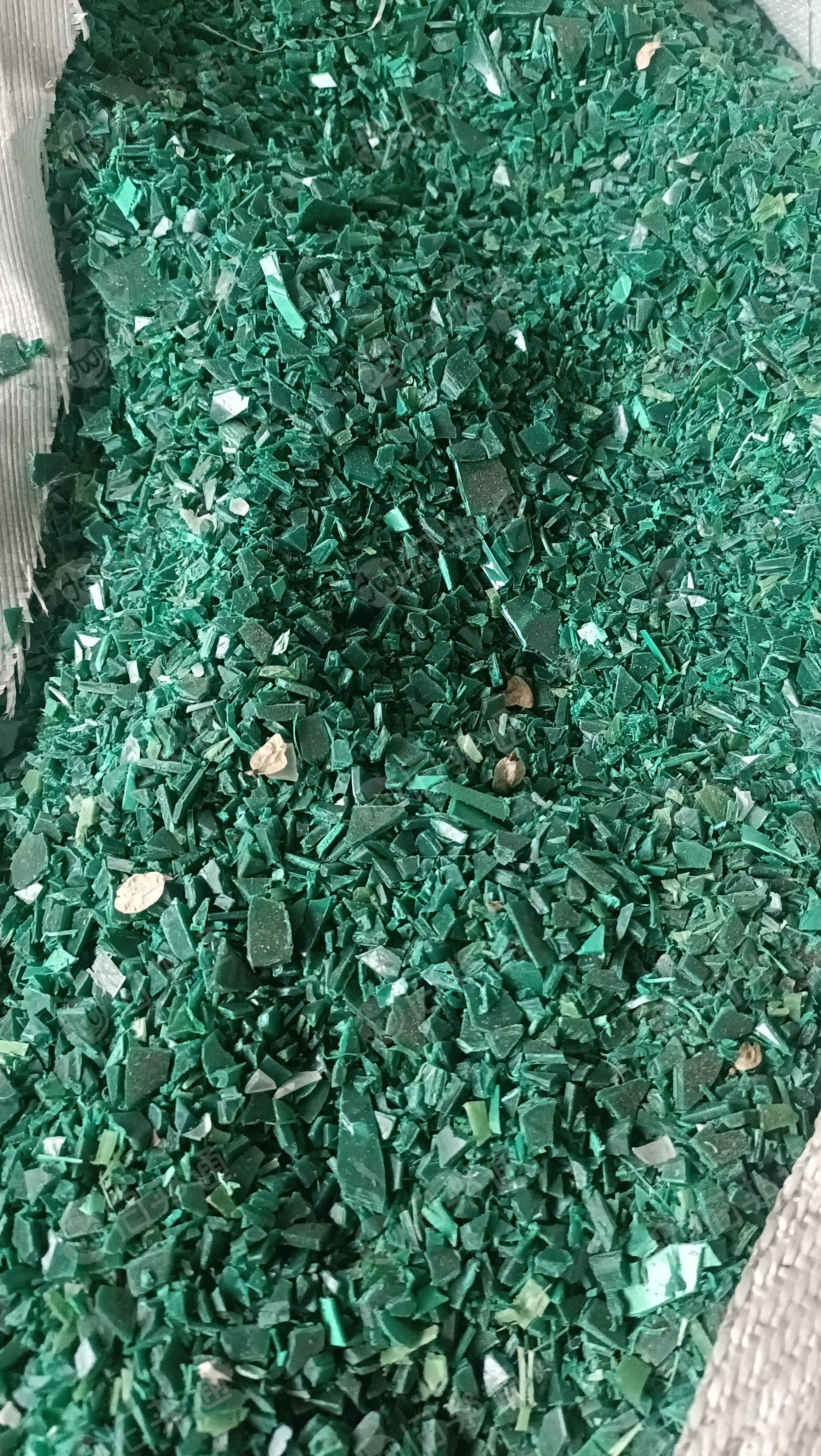 长期大量出售各种聚酯，机头料块，吸塑片，pet复合料，聚酯薄膜，聚酯油墨片