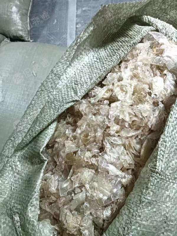 出售PVB夹脚玻璃做出来的EVA料，现货六吨左右