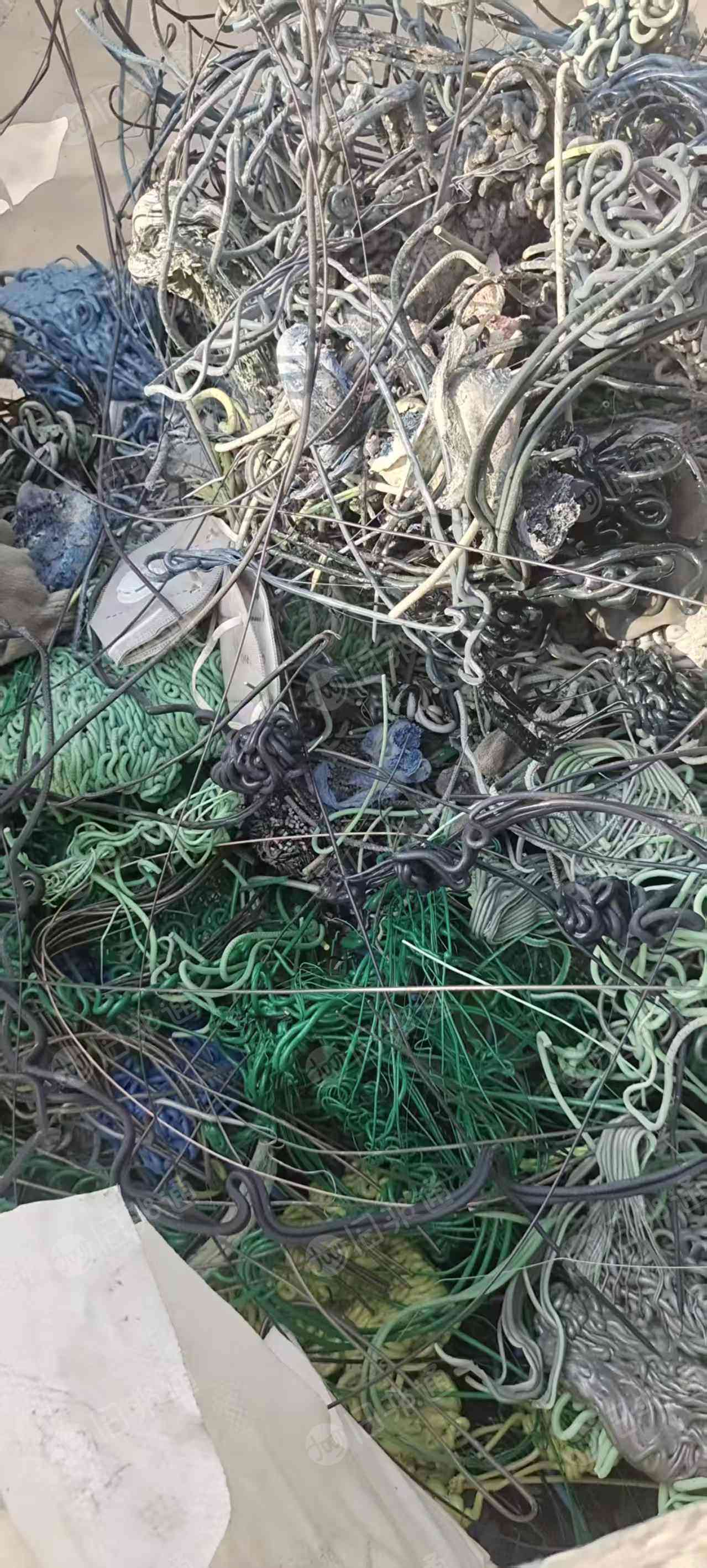 出售PC胶头,含钙,做箱包下来的,现货10吨左右
