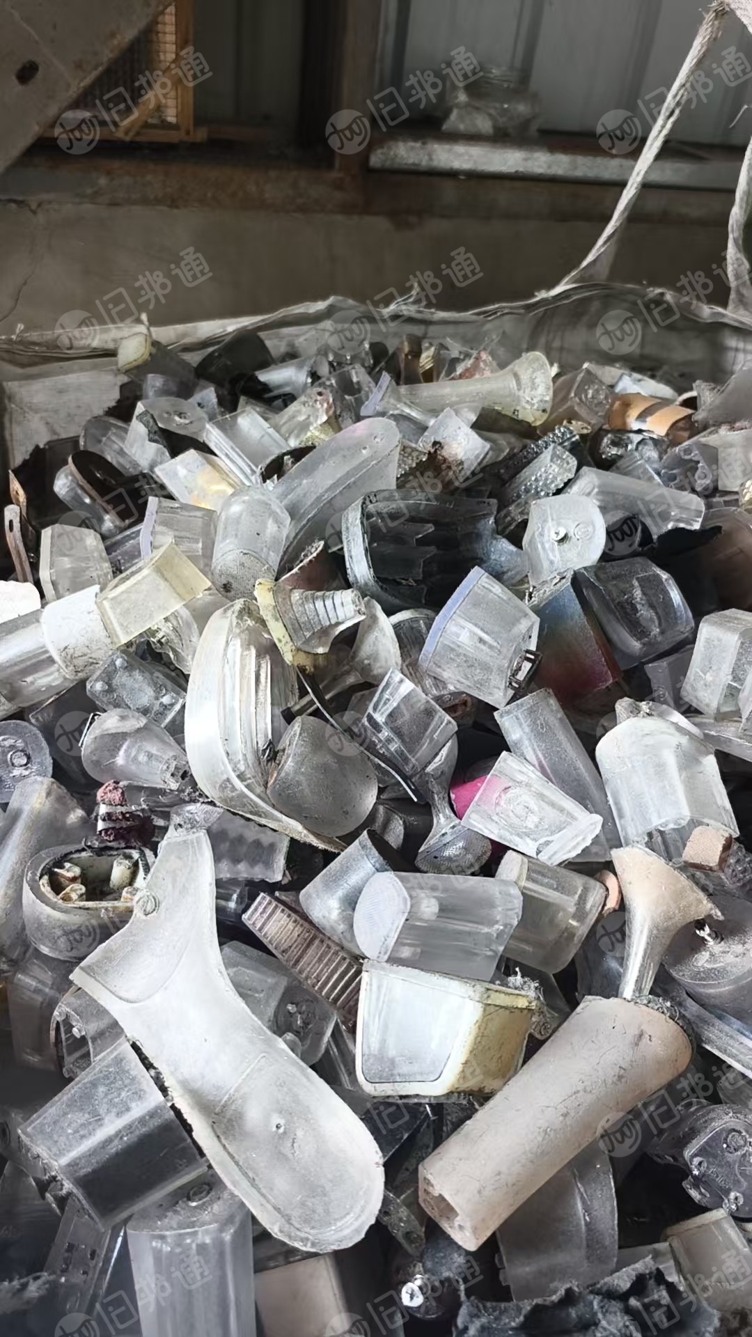 出售PC废料，都是鞋跟PC毛料，现货15吨，长期有货