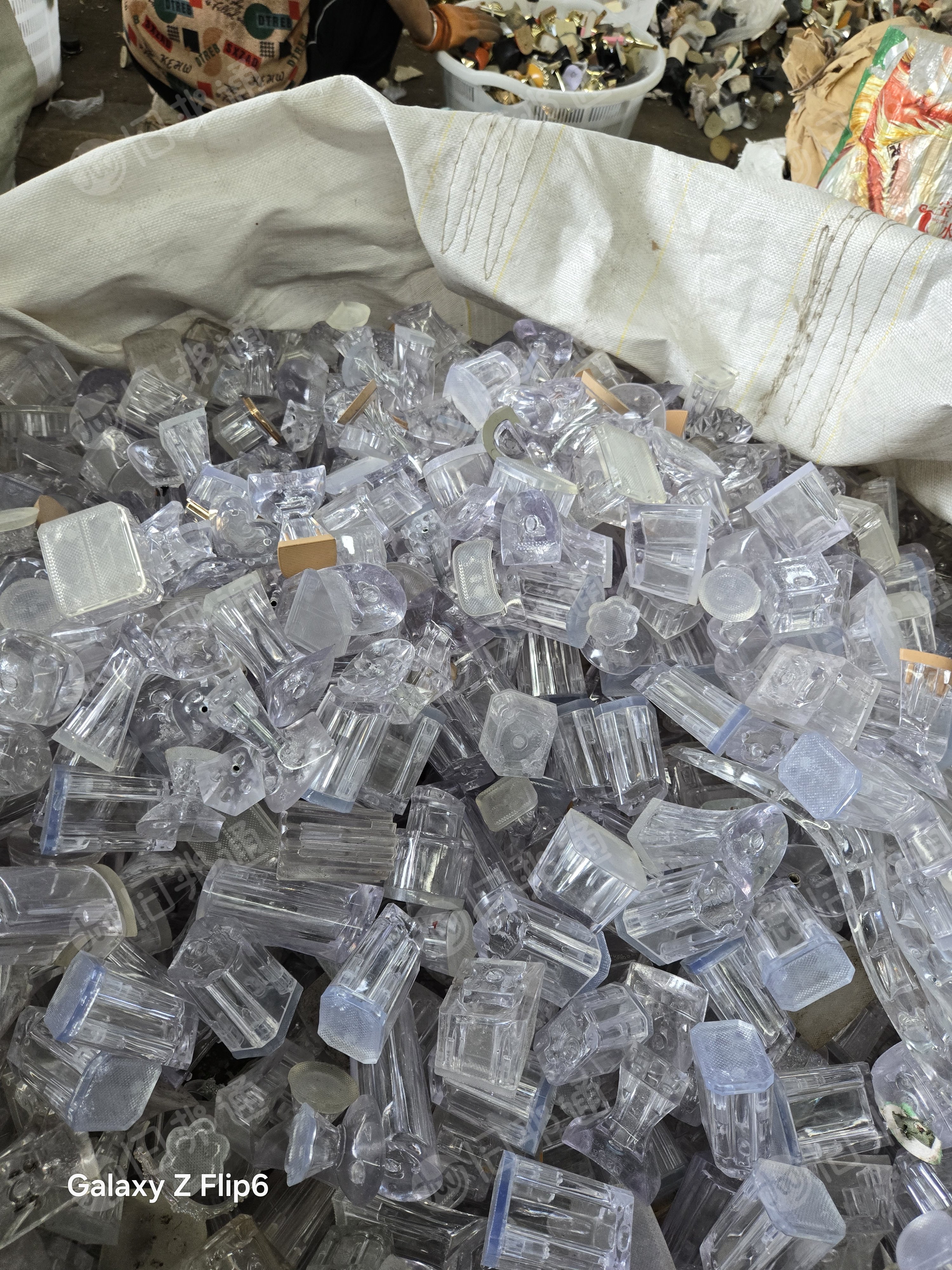 出售PC废料，都是鞋跟PC毛料，现货15吨，长期有货