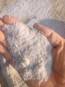 出售蓝色透明硬质PVC磨粉料，过20目浅蓝色干粉，现货300吨